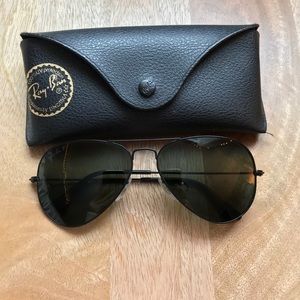 All Black Ray-Ban Aviators! 🕶